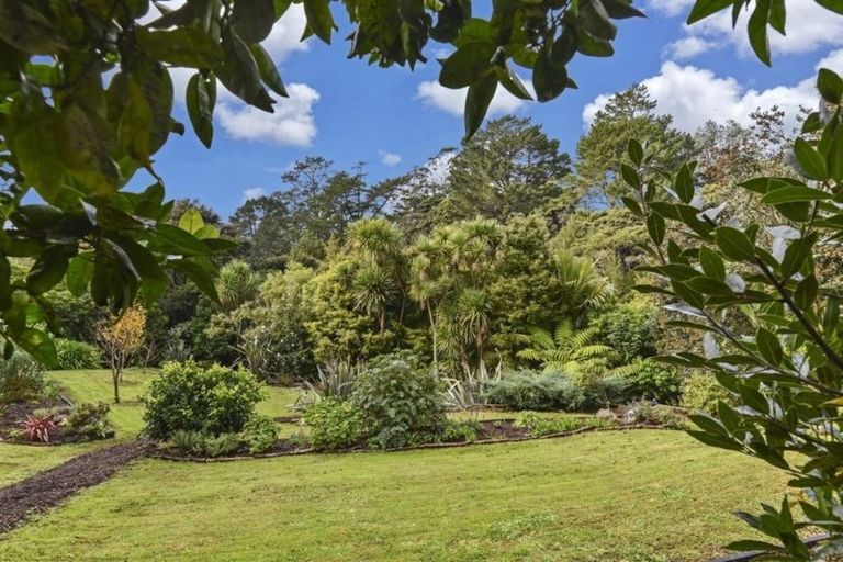 Photo of property in 23 Ngarahana Avenue, Paremoremo, Auckland, 0632