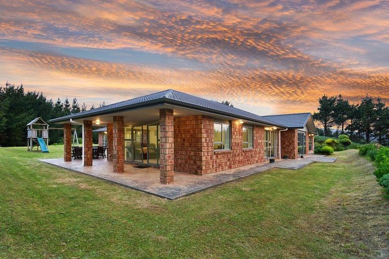 Photo of property in 50 Bing Lucas Drive, Tawa, Wellington, 5028