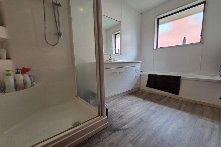 Photo of property in 2/76 Wharenui Road, Upper Riccarton, Christchurch, 8041