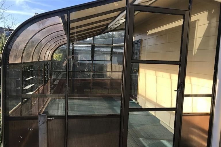 Photo of property in 8 Fitzherbert Avenue, West Harbour, Auckland, 0618