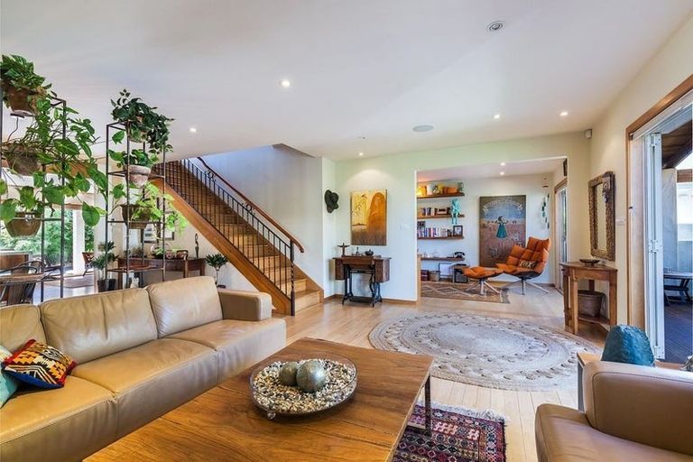 Photo of property in 69 Ocean View Road, Hillcrest, Auckland, 0627