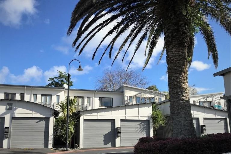 Photo of property in The Grange, 11/92 Bush Road, Albany, Auckland, 0632