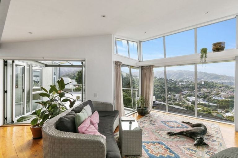 Photo of property in 5 Cavalry Close, Crofton Downs, Wellington, 6035