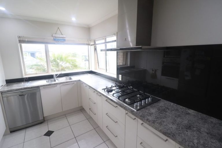 Photo of property in 15 Bonny Crescent, Massey, Auckland, 0614