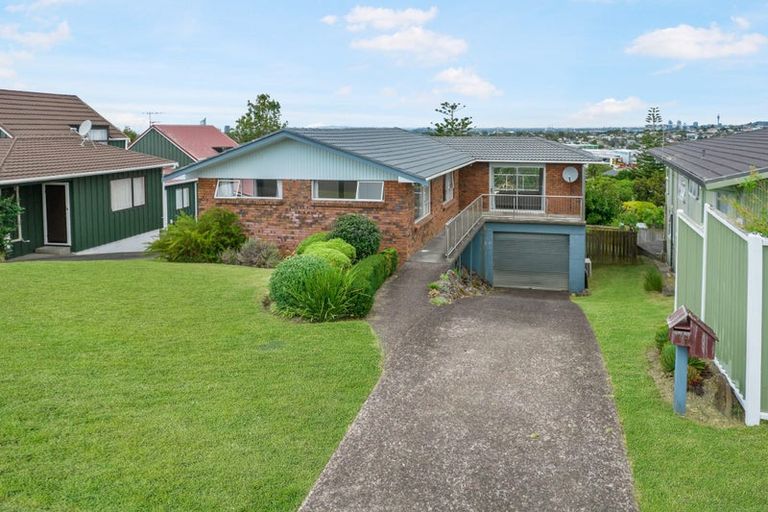 Photo of property in 17 Marcel Place, Glenfield, Auckland, 0629