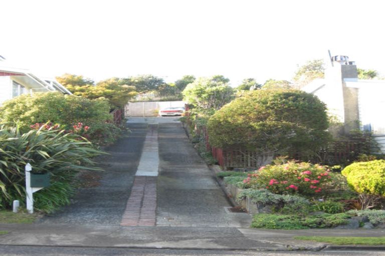 Photo of property in 112 Gloaming Hill, Titahi Bay, Porirua, 5022