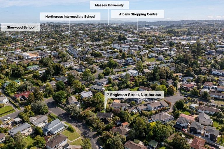 Photo of property in 7 Eagleson Street, Northcross, Auckland, 0632