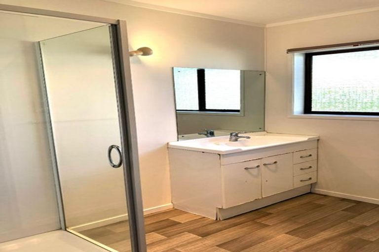 Photo of property in 1/61 Highland Park Drive, Highland Park, Auckland, 2010