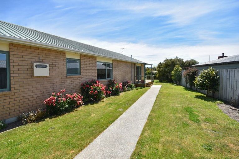 Photo of property in 8 Sandown Street, Waihola, Milton, 9073