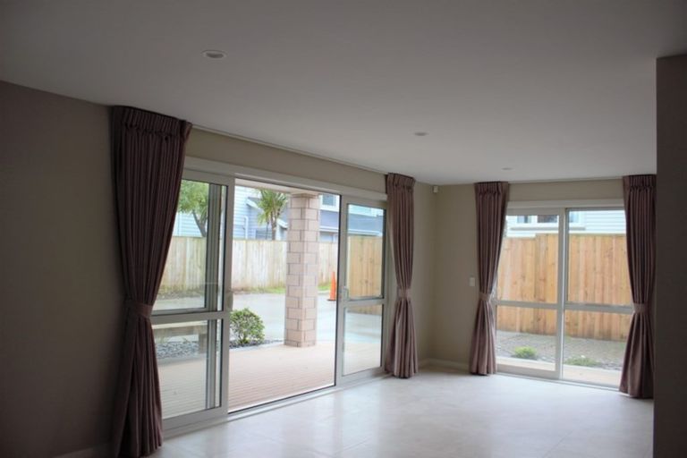 Photo of property in 74 Te Atatu Road, Te Atatu South, Auckland, 0610