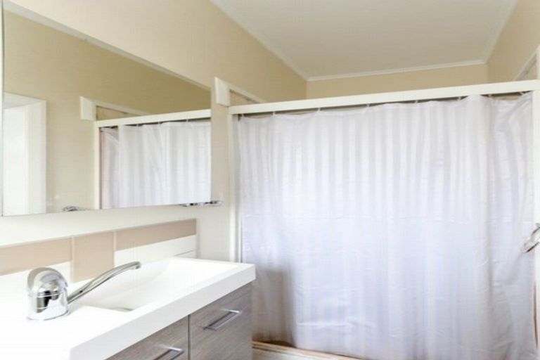 Photo of property in 5 Atiawa Street, Glen Avon, New Plymouth, 4312