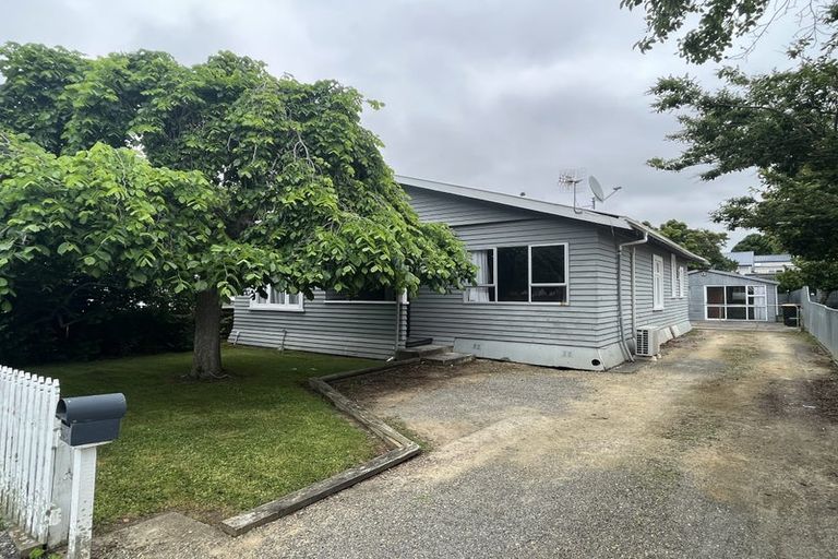 Photo of property in 92 Shamrock Street, Takaro, Palmerston North, 4412