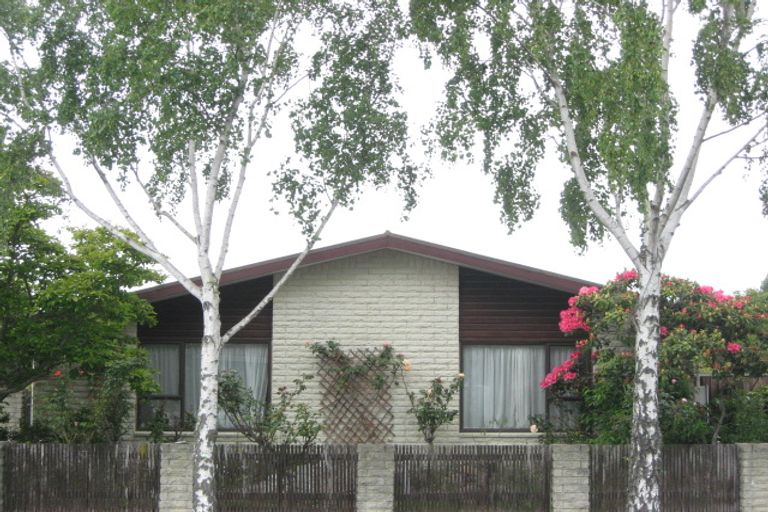 Photo of property in 4 Clivedon Place, Redwood, Christchurch, 8051