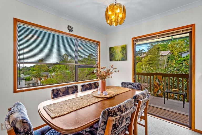 Photo of property in 1/12 Greenvalley Rise, Glenfield, Auckland, 0629