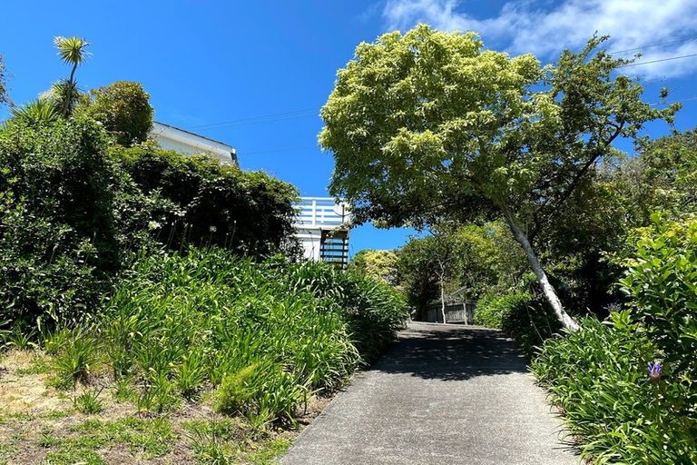 Photo of property in 12 Bryers Place, Bayview, Auckland, 0629