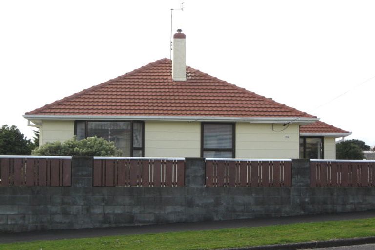 Photo of property in 20 Endeavour Street, Marfell, New Plymouth, 4310