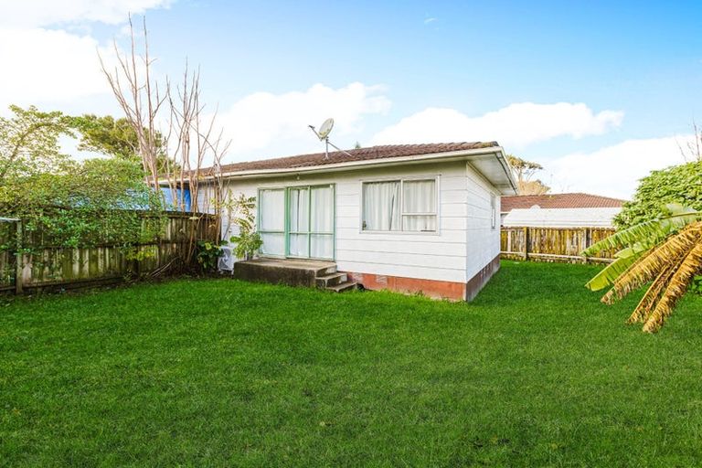 Photo of property in 2/27 Mon Desir Place, Manurewa, Auckland, 2102