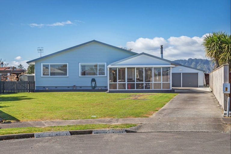 Photo of property in 7 Harlech Street, Levin, 5510