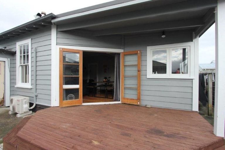 Photo of property in 6 Fairs Road, Milson, Palmerston North, 4414