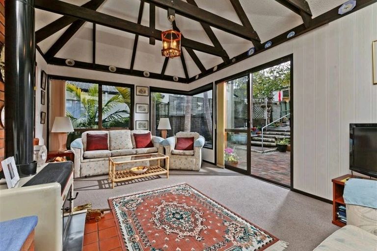 Photo of property in 1/268 Forrest Hill Road, Forrest Hill, Auckland, 0620