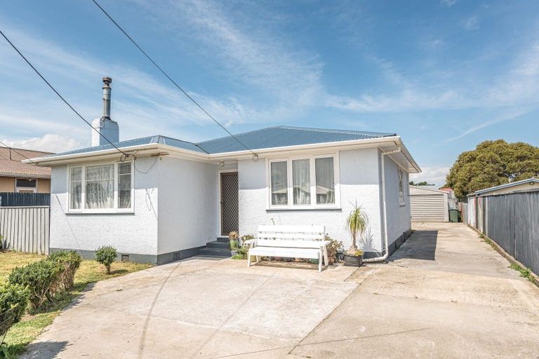 Photo of property in 28 Raupo Street, Castlecliff, Whanganui, 4501