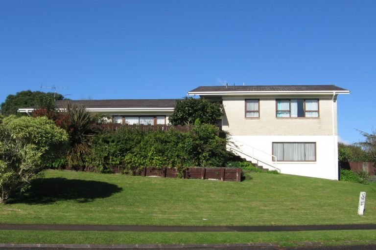 Photo of property in 2 Lilian Place, Farm Cove, Auckland, 2012