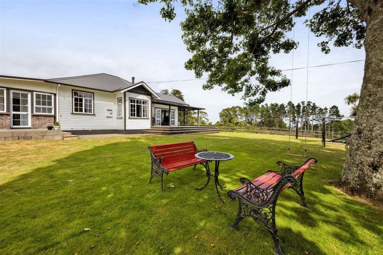Photo of property in 206 Henwood Road, Paraite, New Plymouth, 4372