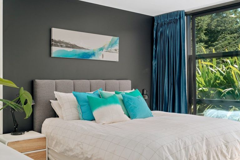 Photo of property in 19 Glenaray Crescent, Wanaka, 9305