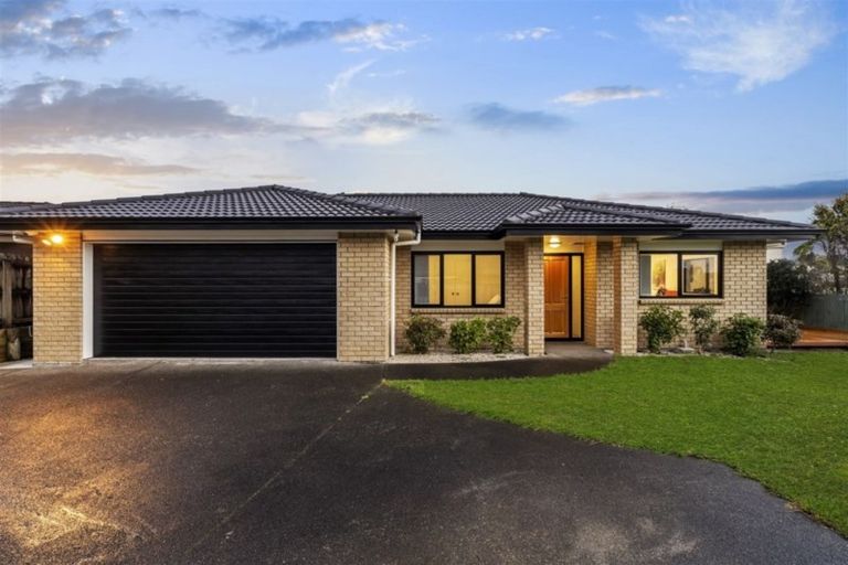 Photo of property in 10 Bokeen Lane, Flat Bush, Auckland, 2019