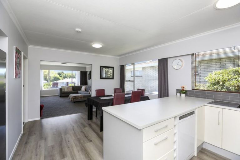 Photo of property in 5 Kauri Street, Inglewood, 4330