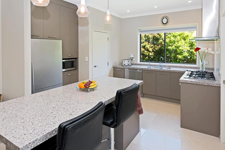 Photo of property in 19 Fairbairn Place, East Tamaki Heights, Auckland, 2016