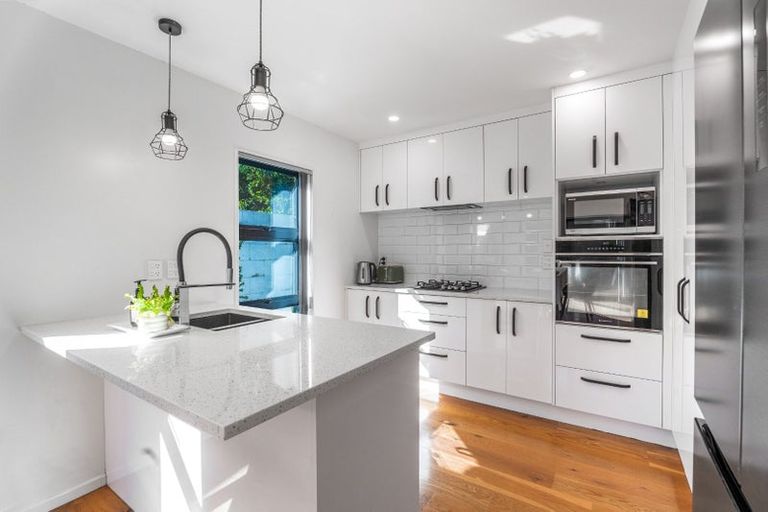 Photo of property in 19a Muir Avenue, Mangere Bridge, Auckland, 2022