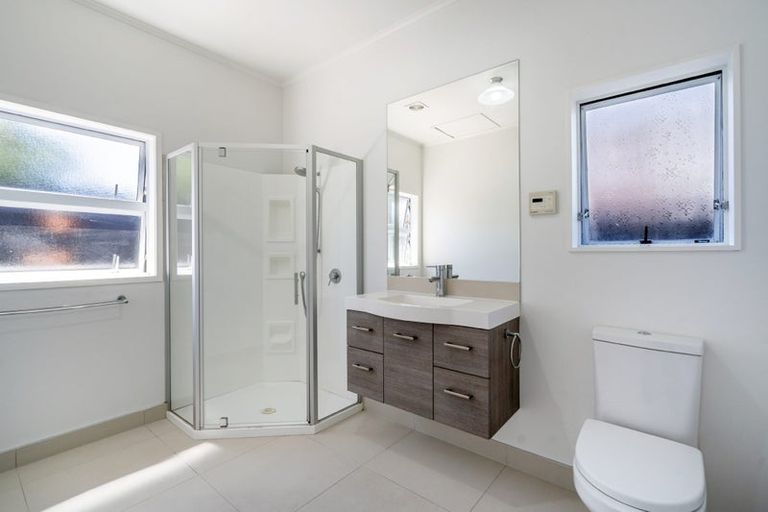 Photo of property in 1/52 Northboro Road, Belmont, Auckland, 0622