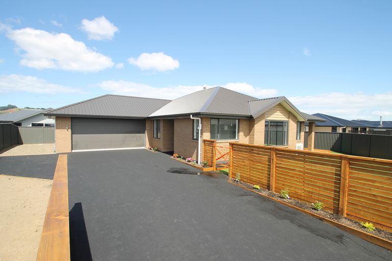 Photo of property in 35 Silver Springs Boulevard, Mosgiel, 9024