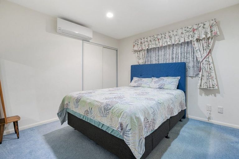 Photo of property in 17 Pelargonium Terrace, Goodwood Heights, Auckland, 2105