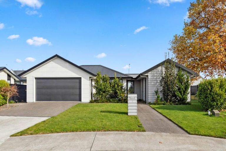 Photo of property in 1 Ruru Street, Cambridge, 3434