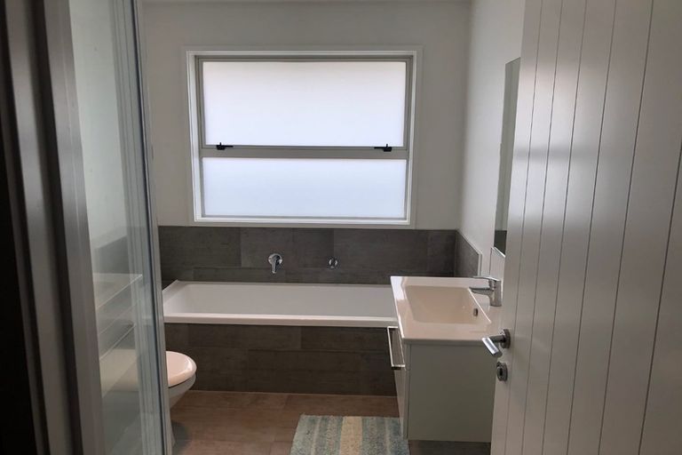 Photo of property in 33 Kahuparere Crescent, Pyes Pa, Tauranga, 3112