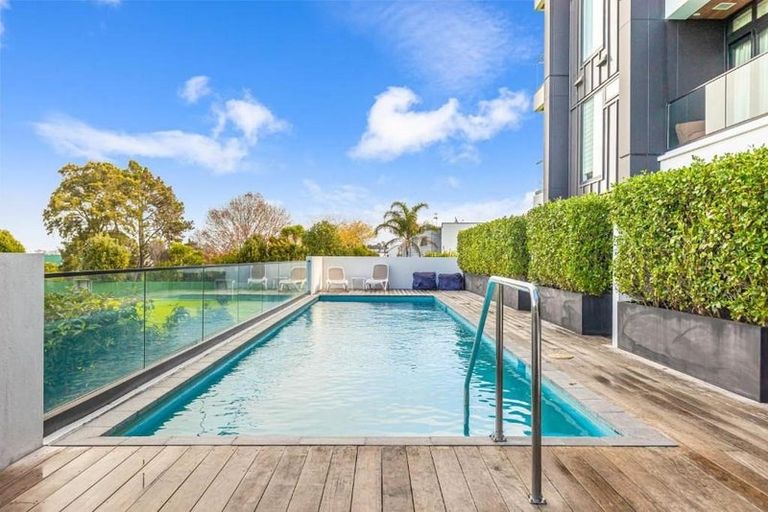 Photo of property in Frank Sargeson Apts, 105/74 Anzac Street, Takapuna, Auckland, 0622