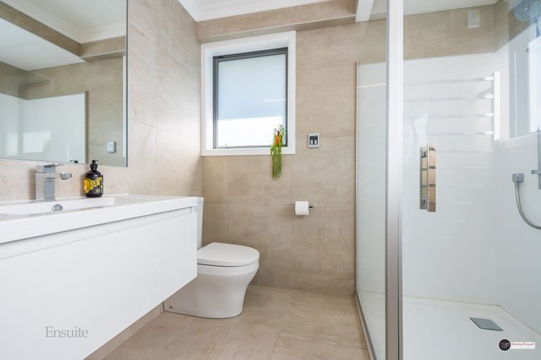 Photo of property in 118a Woburn Road, Woburn, Lower Hutt, 5010