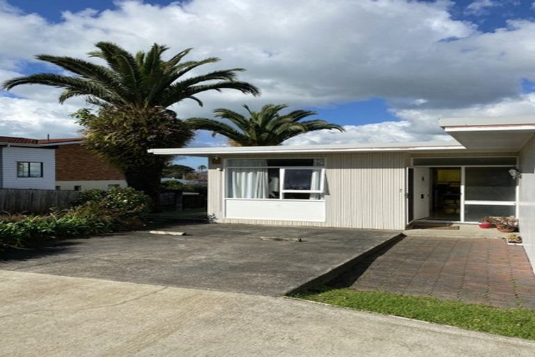 Photo of property in 20 Grenada Avenue, Forrest Hill, Auckland, 0620