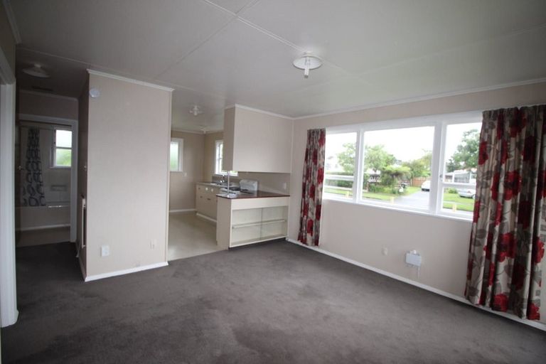 Photo of property in 80a Wikiriwhi Crescent, Awapuni, Palmerston North, 4412