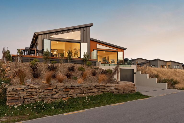 Photo of property in 9 Mcneil Crescent, Wanaka, 9305