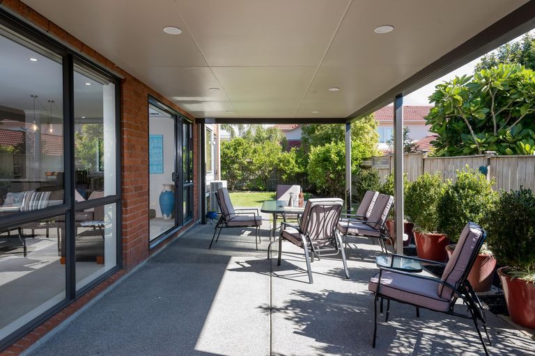 Photo of property in 19 Fairbairn Place, East Tamaki Heights, Auckland, 2016