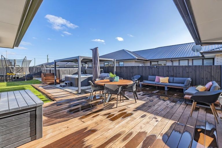 Photo of property in 5 Fountain Place, Rolleston, 7614