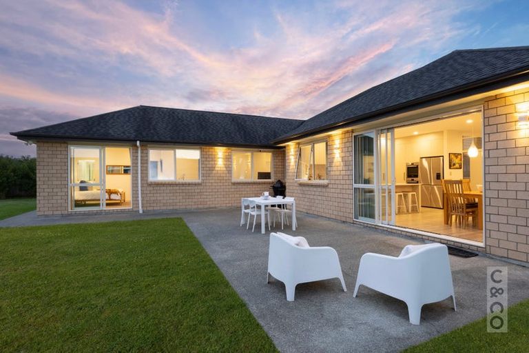 Photo of property in 16 Fruitlands Road, Kumeu, 0810