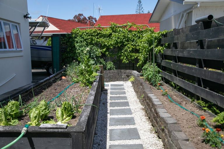 Photo of property in 25 Robinson Road, Whitianga, 3510