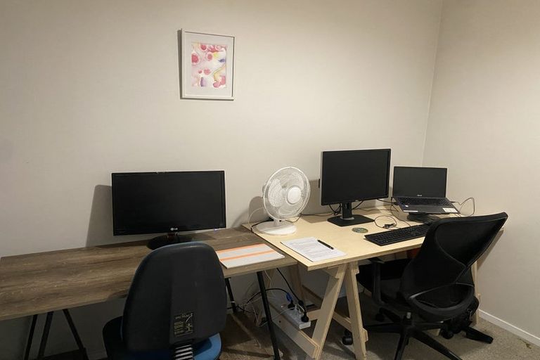 Photo of property in 1/20 Colonial Road, Birkenhead, Auckland, 0626