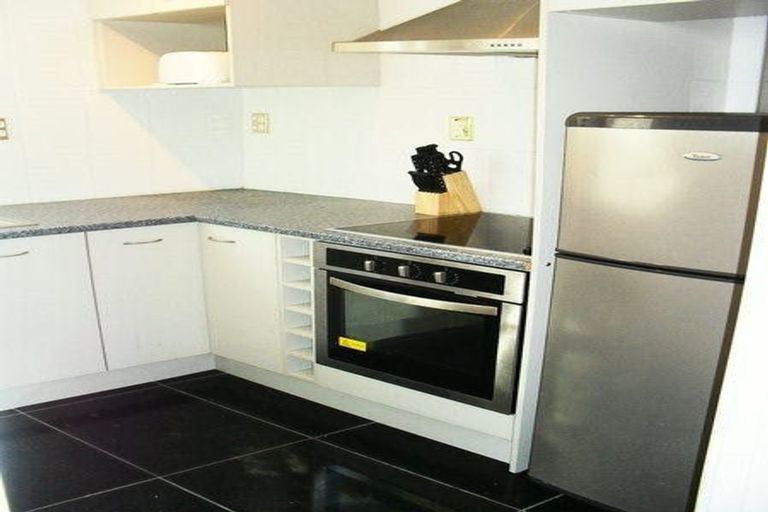 Photo of property in 216 Oriental Parade, Oriental Bay, Wellington, 6011