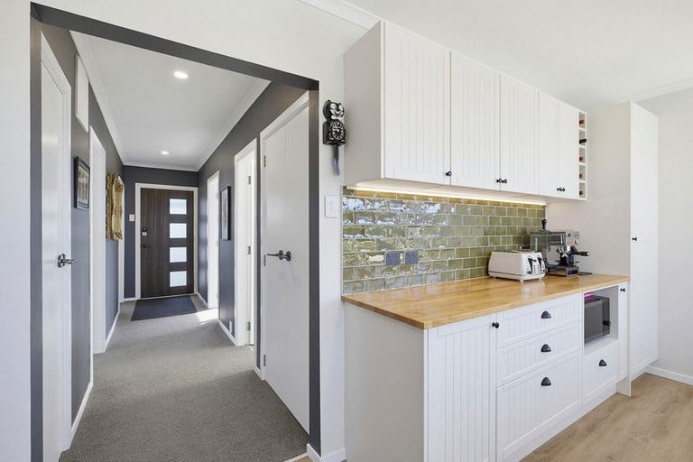 Photo of property in 110 Main Road, Titahi Bay, Porirua, 5022