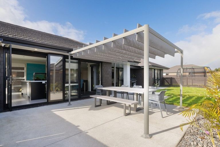 Photo of property in 16 Drabble Crescent, Papamoa Beach, Papamoa, 3118